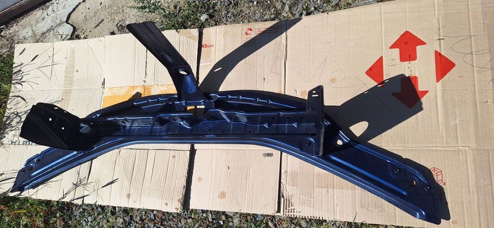 Передняя панель телевизор Дачия Логан