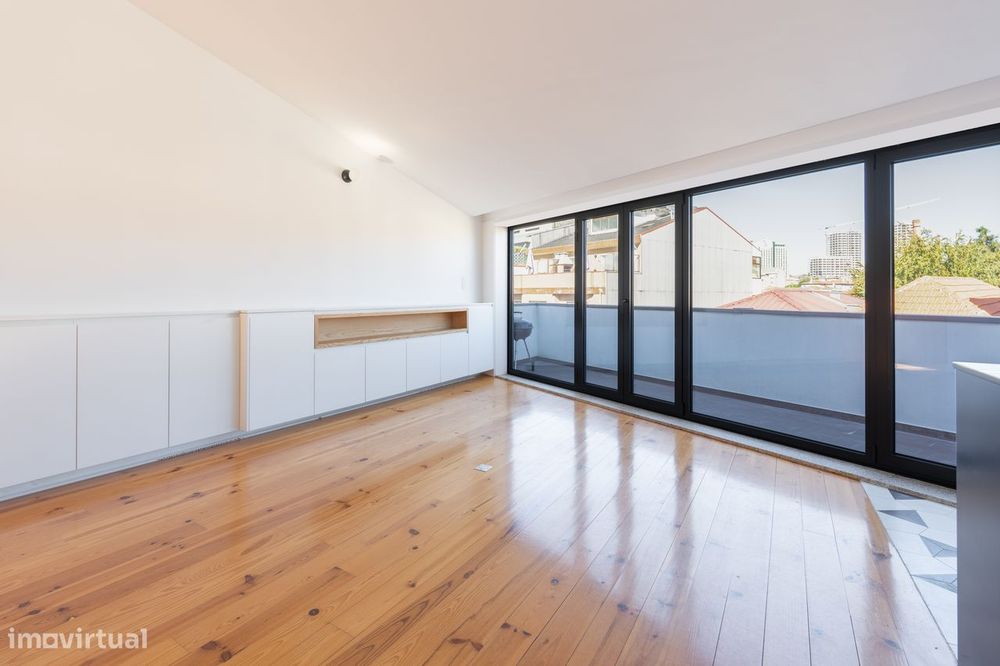 T2+1 moderno com varanda, elevador e ar condicionado