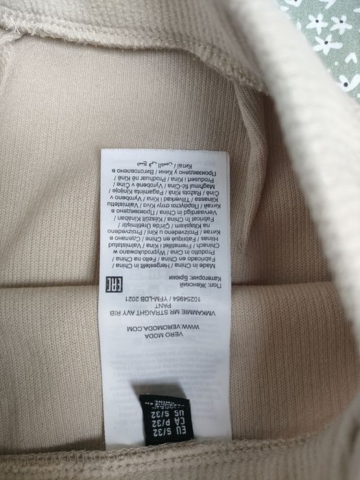 Spodnie materiałowe Vero Moda