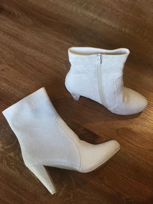 Buty 39 zimowe biały