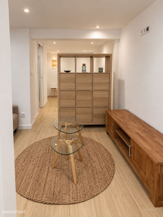 T0+1 remodelado e mobilado no centro de Lisboa | Pátio interior  e AC