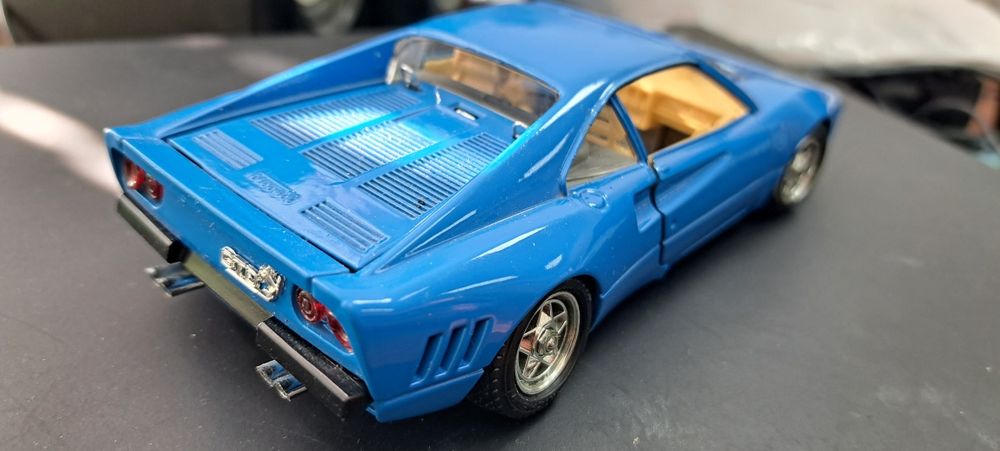 Машинка модель  ferrari gto 1984 bburago 1/24