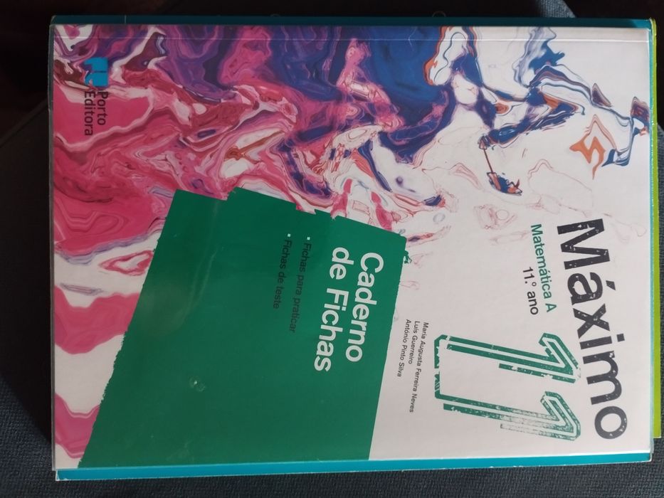 Cadernos de atividades de várias disciplinas