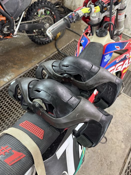 Наколенники брейсы pod k4