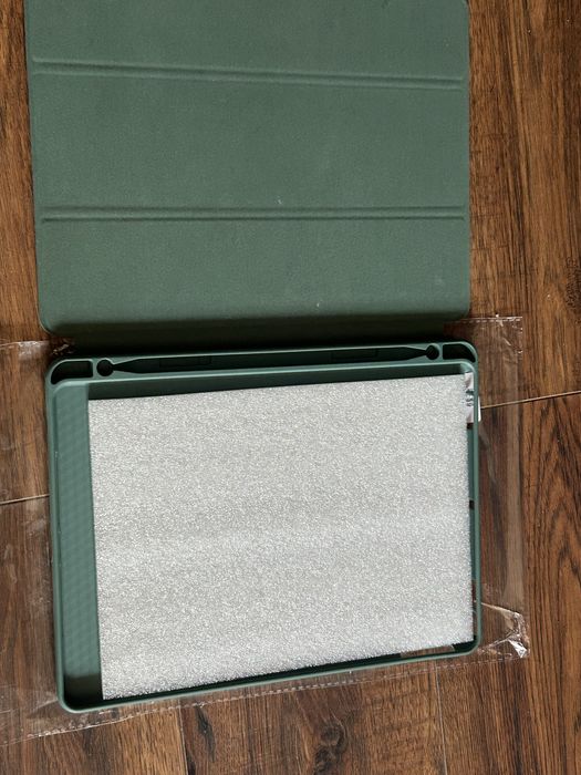 Etui ipad 10.2 z miejscen ma dlugopis