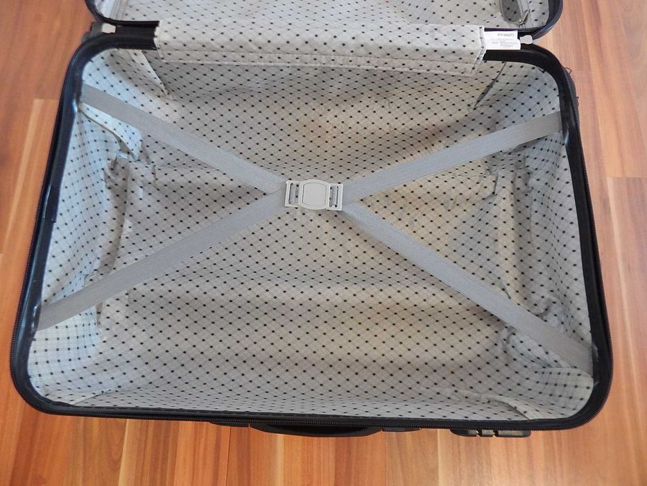 Дорожный чемодан на колесах