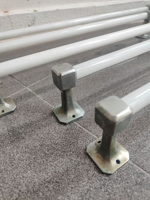 5 suportes para toalheiro em vidro.