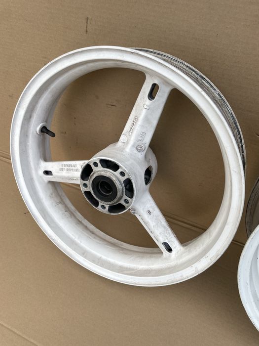 Felgi koła komplet suzuki gsxr k1 k2 k3 600