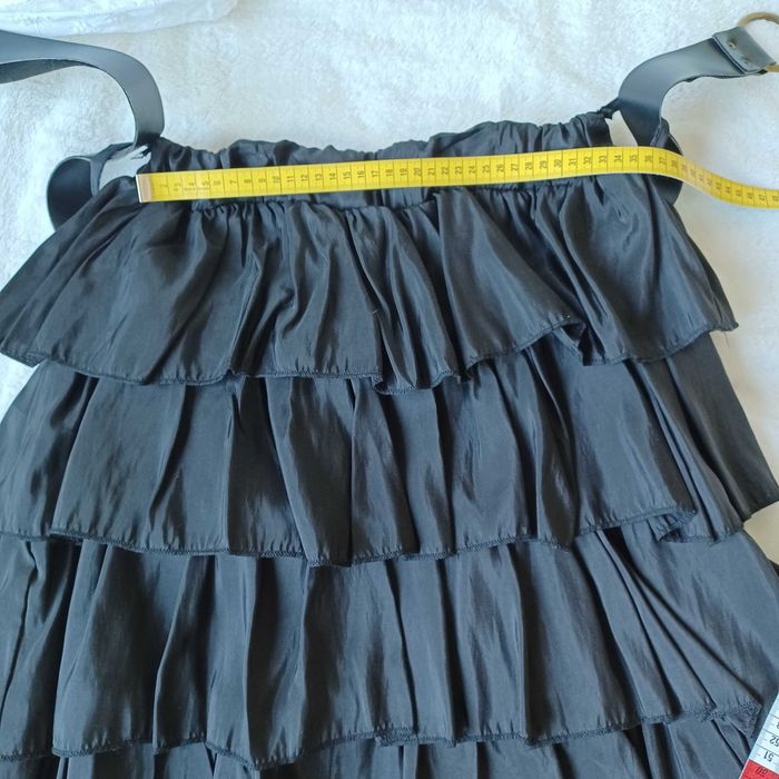 Czarna spodnica falbany