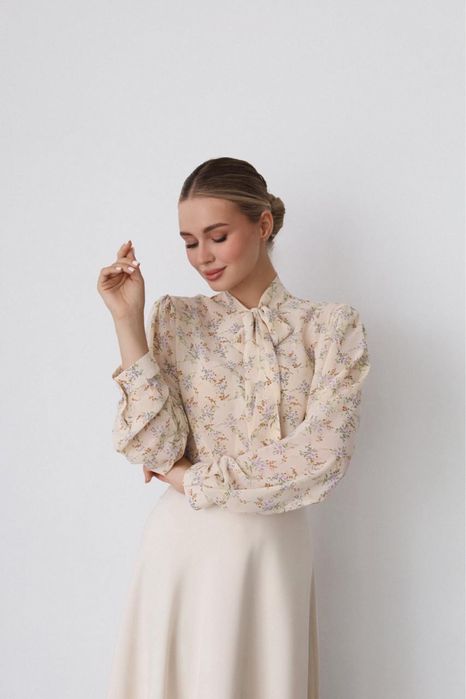Блуза з бантом з шифону