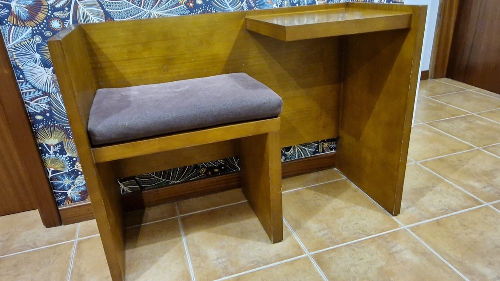 Banco de telefone, namoradeira