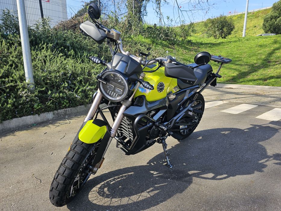 Moto Zontes G1X.