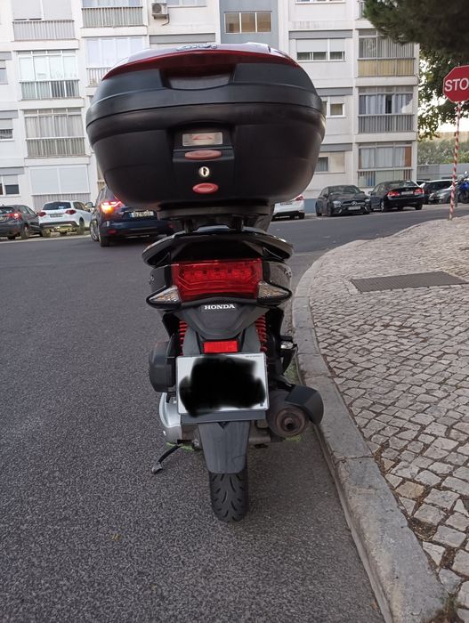 Honda PCX 2017 preta