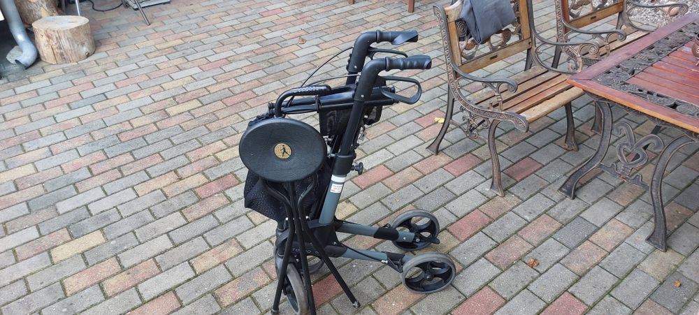 Chodzik,balkonik dla osoby starszej