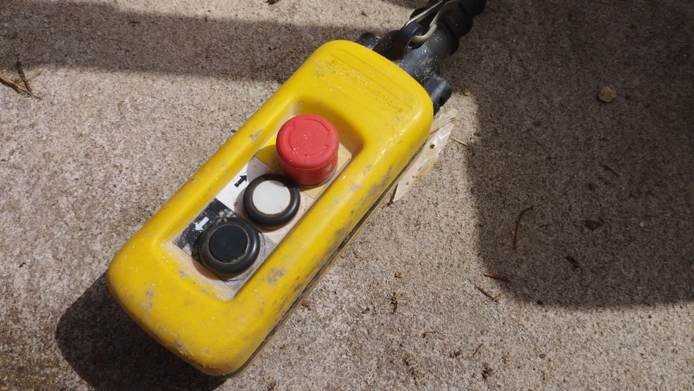 Guincho eléctrico extensível com balde