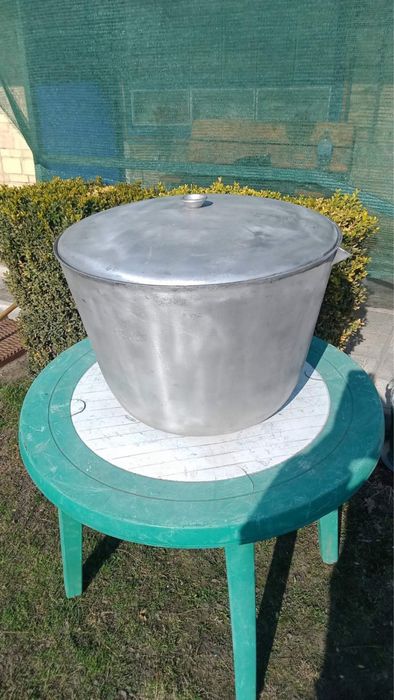 Великий казан з кришкою