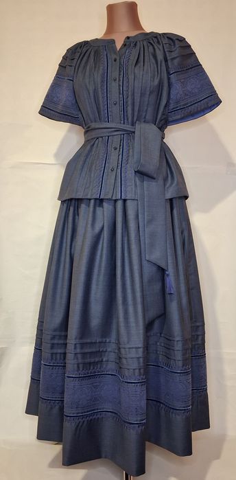 Спідниця та жакет. Костюм в українському стилі