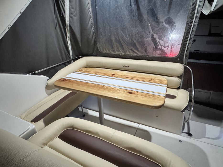 Maxum 2700 SCR - com lugar de marina e totalmente restaurado