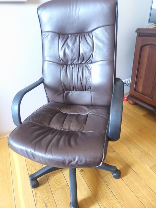 Fotel obrotowy skóra