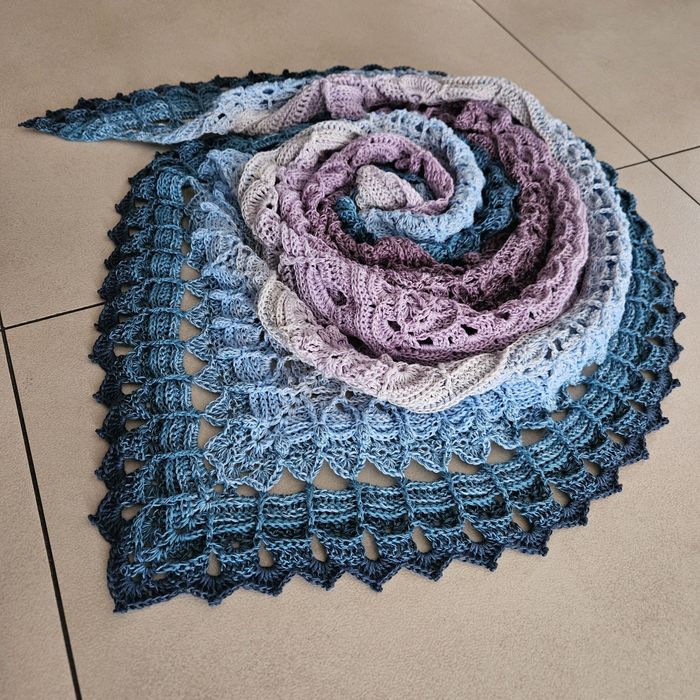 Chusta robiona ręcznie na szydełku rękodzieło Handmade