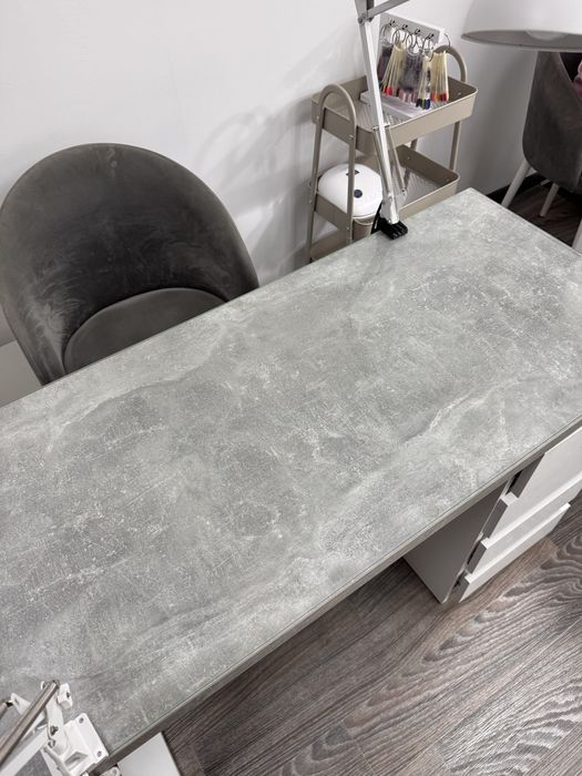 Продам два столи