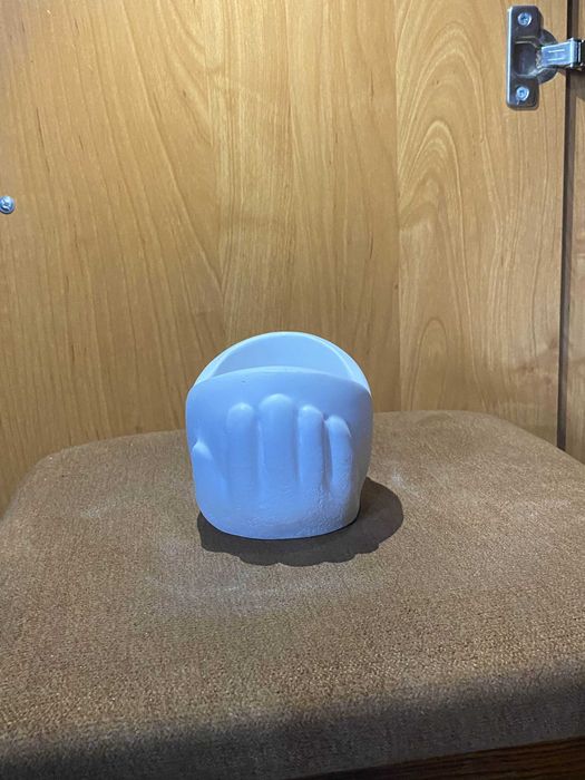 Dekoracyjna doniczka z gipsu modelarskiego – rękodzieło