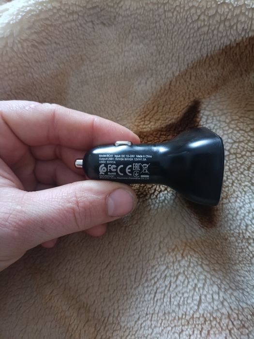 Продам зарядку в прикуриватель