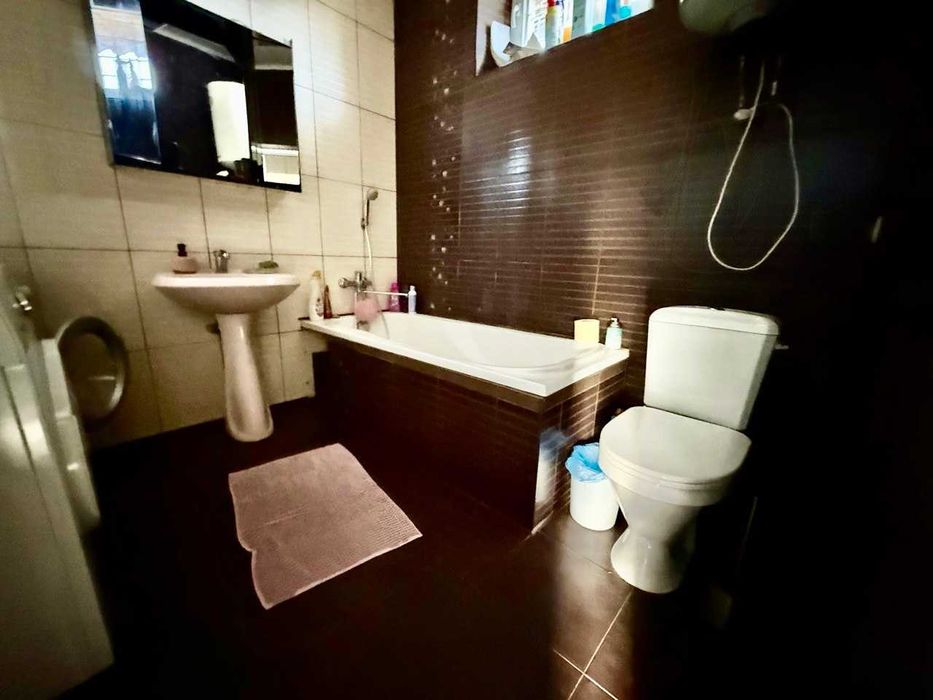 Продаж будинку з ремонтом і земельною ділянкою 33 сотих біля Львова