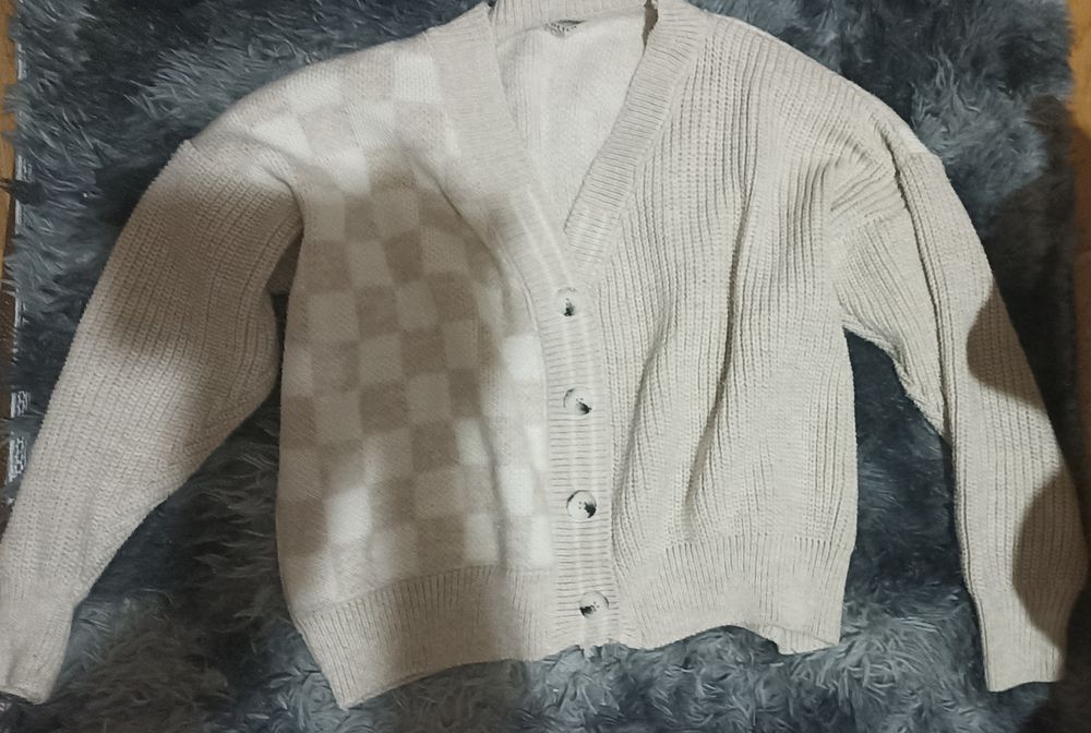 Вязаный свитер для девочки