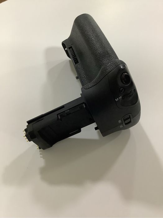 Battery Grip BG-E11