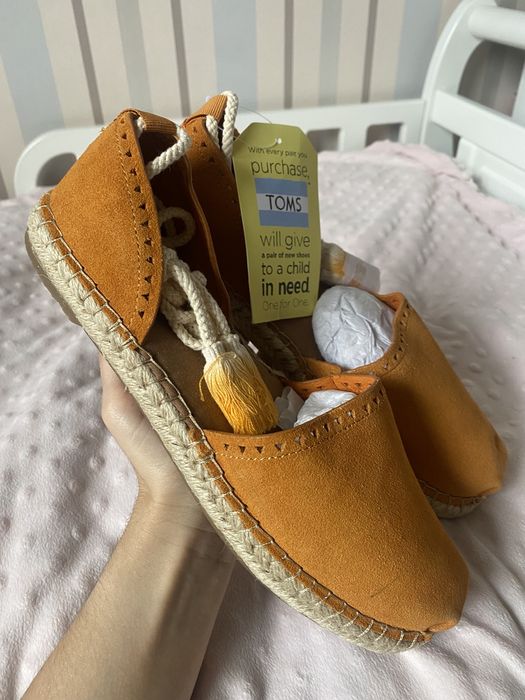 Toms, нові, 38 р.