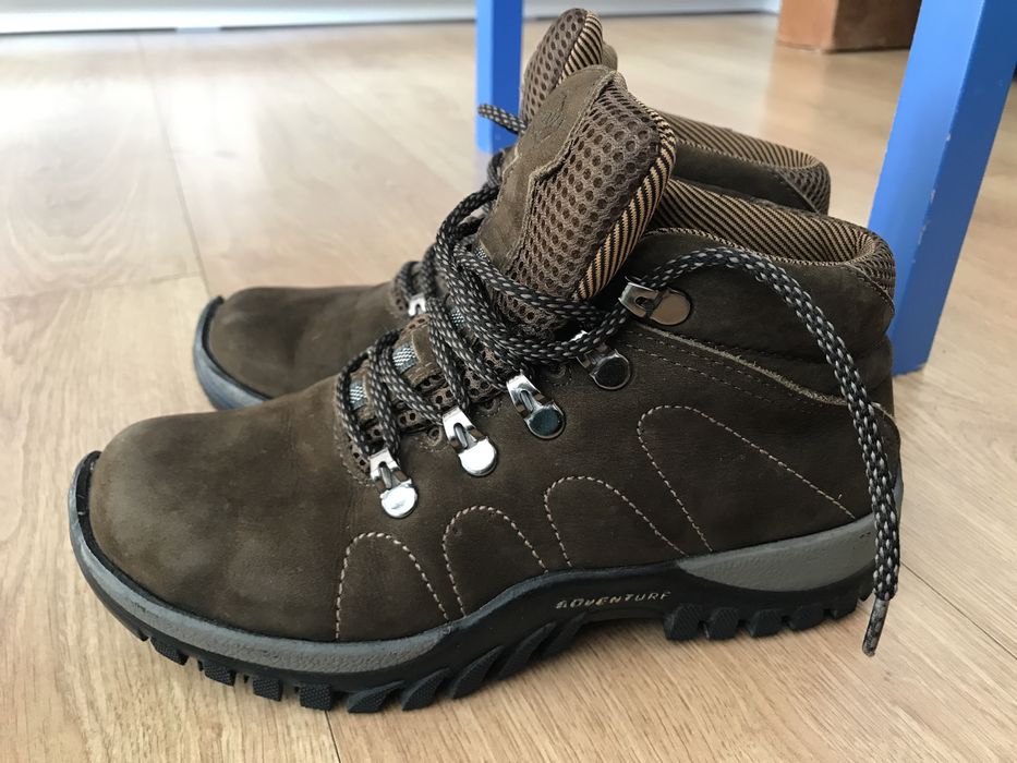 Bota/tênis para caminhada e passeio