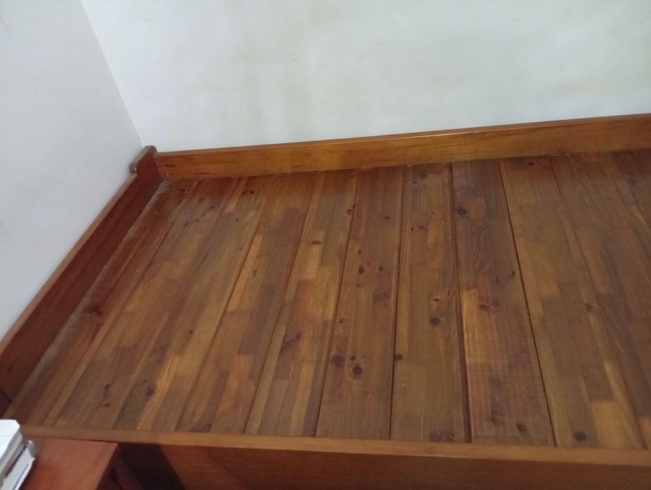 Cama de solteiro Cerne