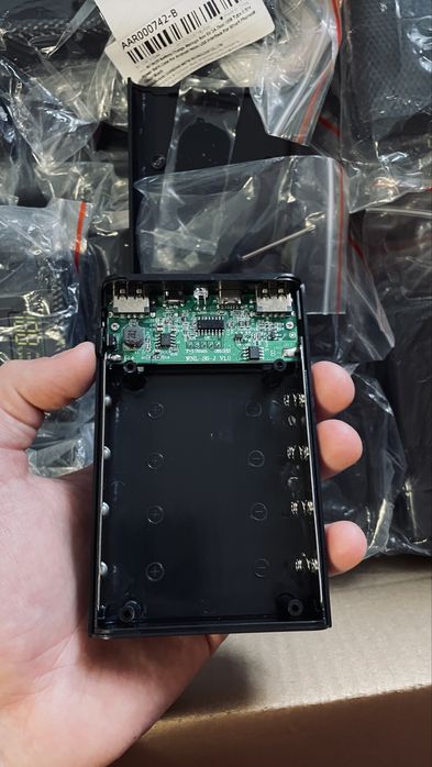 Корпус для павербанку на 4 батареї на гвинтах 4*18650 олх+30грн