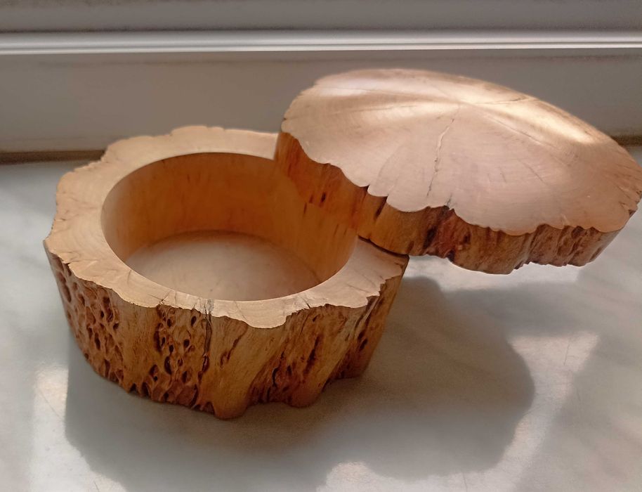 Urocza szkatułka z drewna na biżuterię, retro handmade pudełeczko