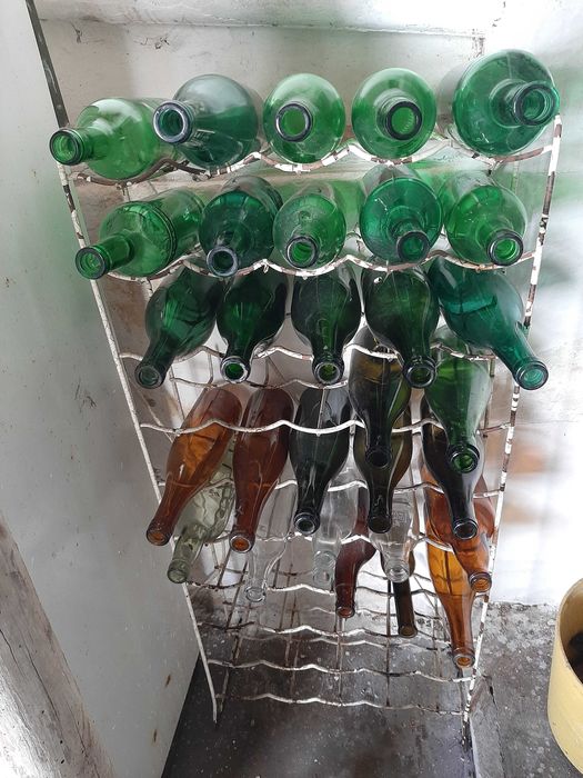 52 garrafas novas.verdes.castanhas e brancas.