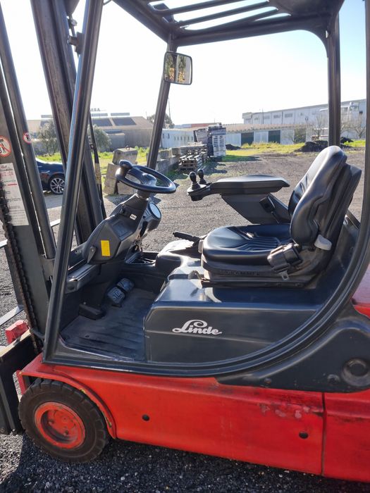 Empilhador linde 16 elétrico,bateria nova com enchimento automático