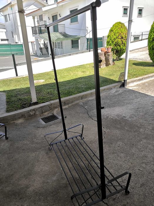 Cabide para roupa e sapatos
