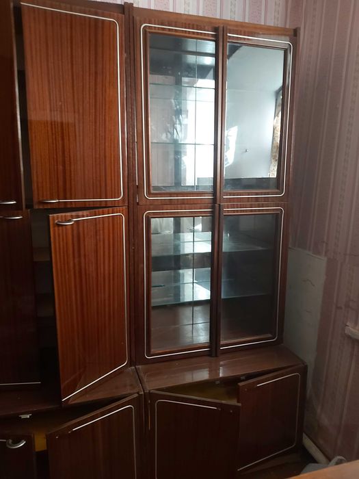 Меблі, шкафи, сірвант,радянські безкоштовно.