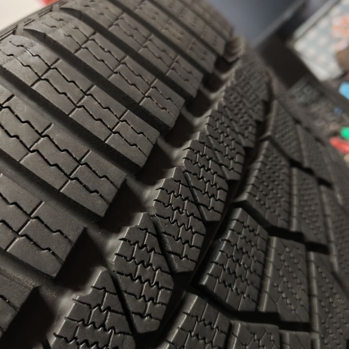 275/40/19 XL Sprzedam parę opon zimowych Continental z 2025 roku