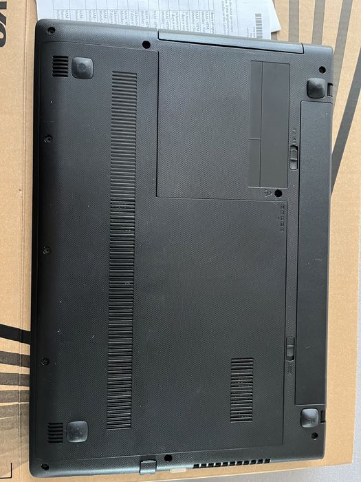 Laptop lenovo 15.6’ komplet idealny