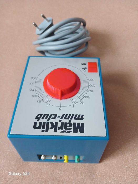 Залізниця Marklin 6711 трансформатор-регулятор 230/10Вольт 1:220 6,5мм