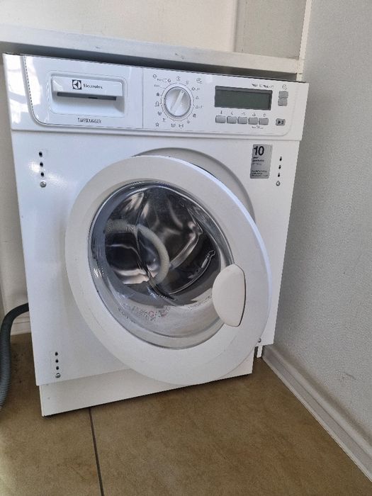 Вбудована пральна машина Electrolux EWG147540W на 7 кг у відмінному стані 9/10