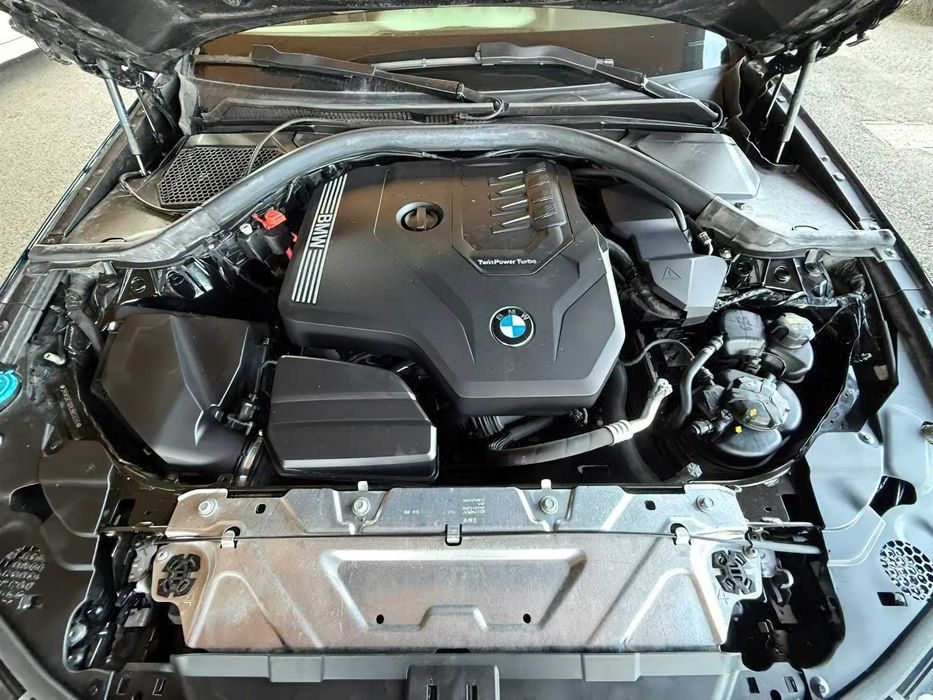 BMW 330xi      2020