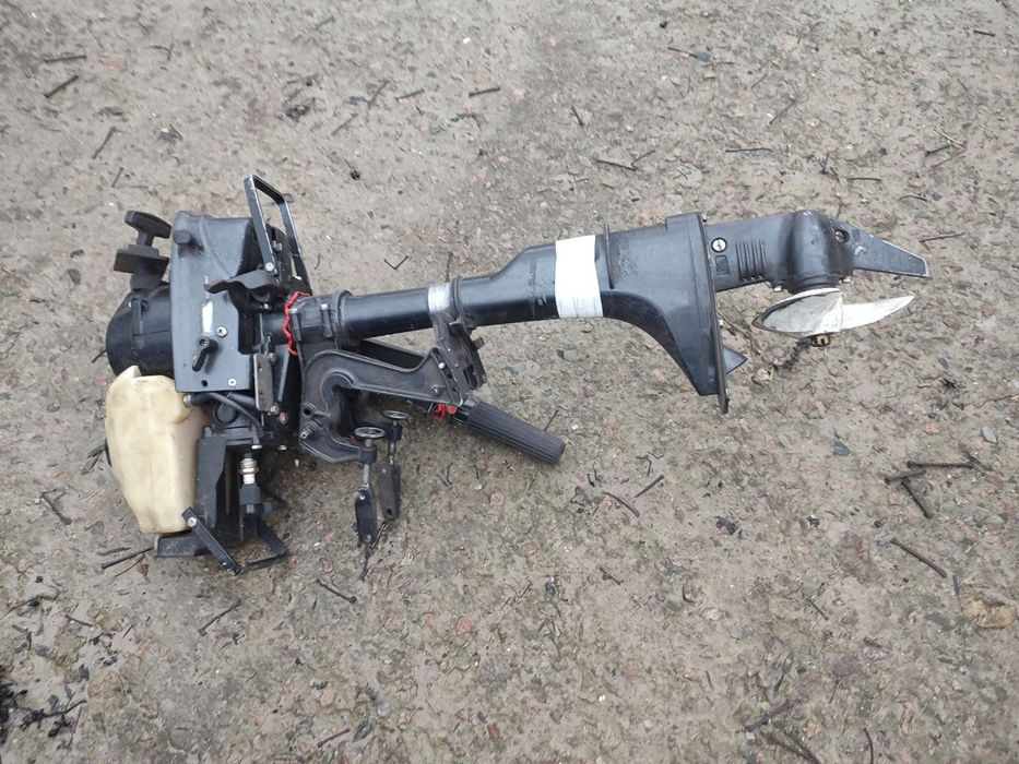 Лодочный мотор, на бензине