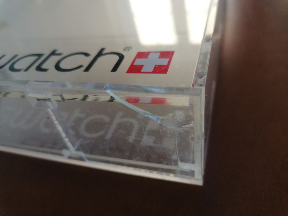 Caixa expositor para 12 relógios da Swatch em acrílico