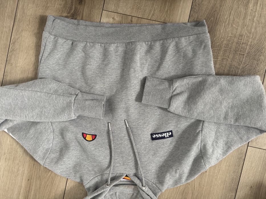 Bluza szara krótka z kapturem Ellsesse