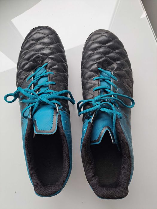 Chuteirasrelvado da Kipsta para futebol ou rugby