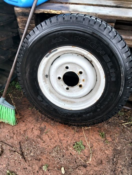 4 pneus de jipe 4x4 em bom estado