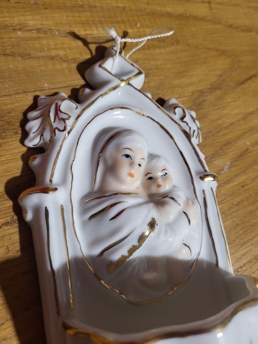 Porcelanowa kropielnica Maryja Matka Boża z dzieciątkiem Jezus